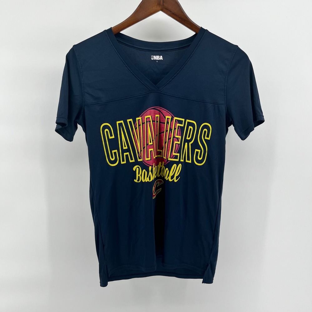 NBA Cleveland Cavaliers LeBron James 23 Navy V-Neck Graphic T-Shirt Small